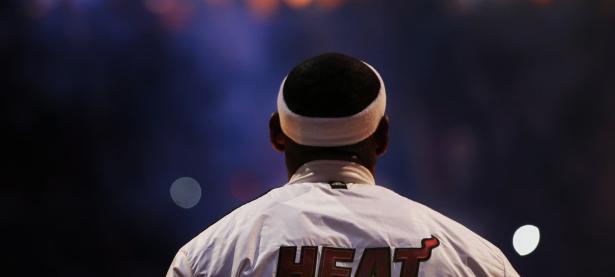 开云体育直播-从红土到草地，蒂姆的反向征服如何点燃赛场灵魂