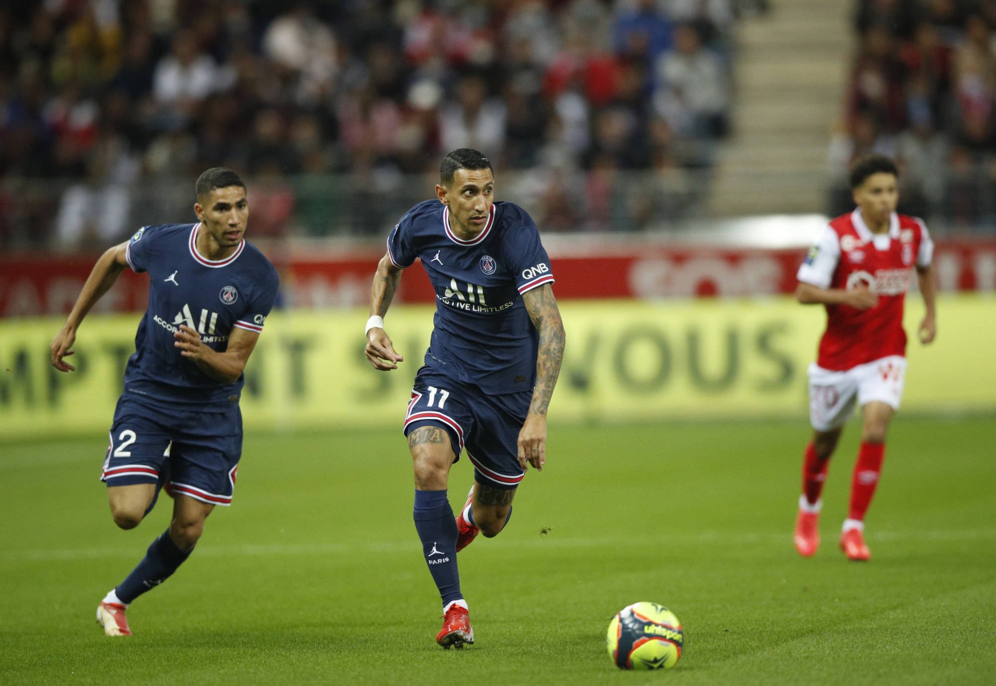 包含法国男篮在世界杯资格赛中取得关键胜利，晋级下一轮的词条