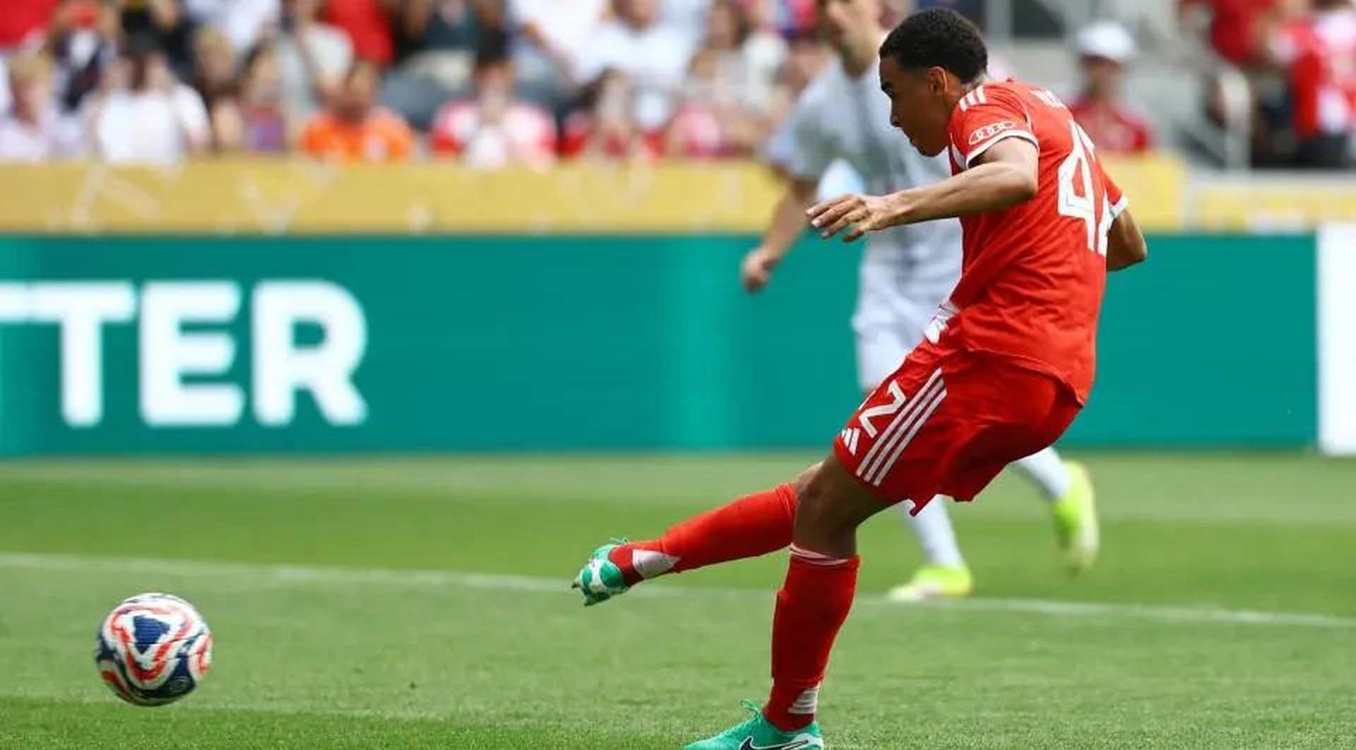 新赛季次轮比赛球迷热议,劲旅展现实力 新赛季次轮比赛球迷热议,劲旅展现实力