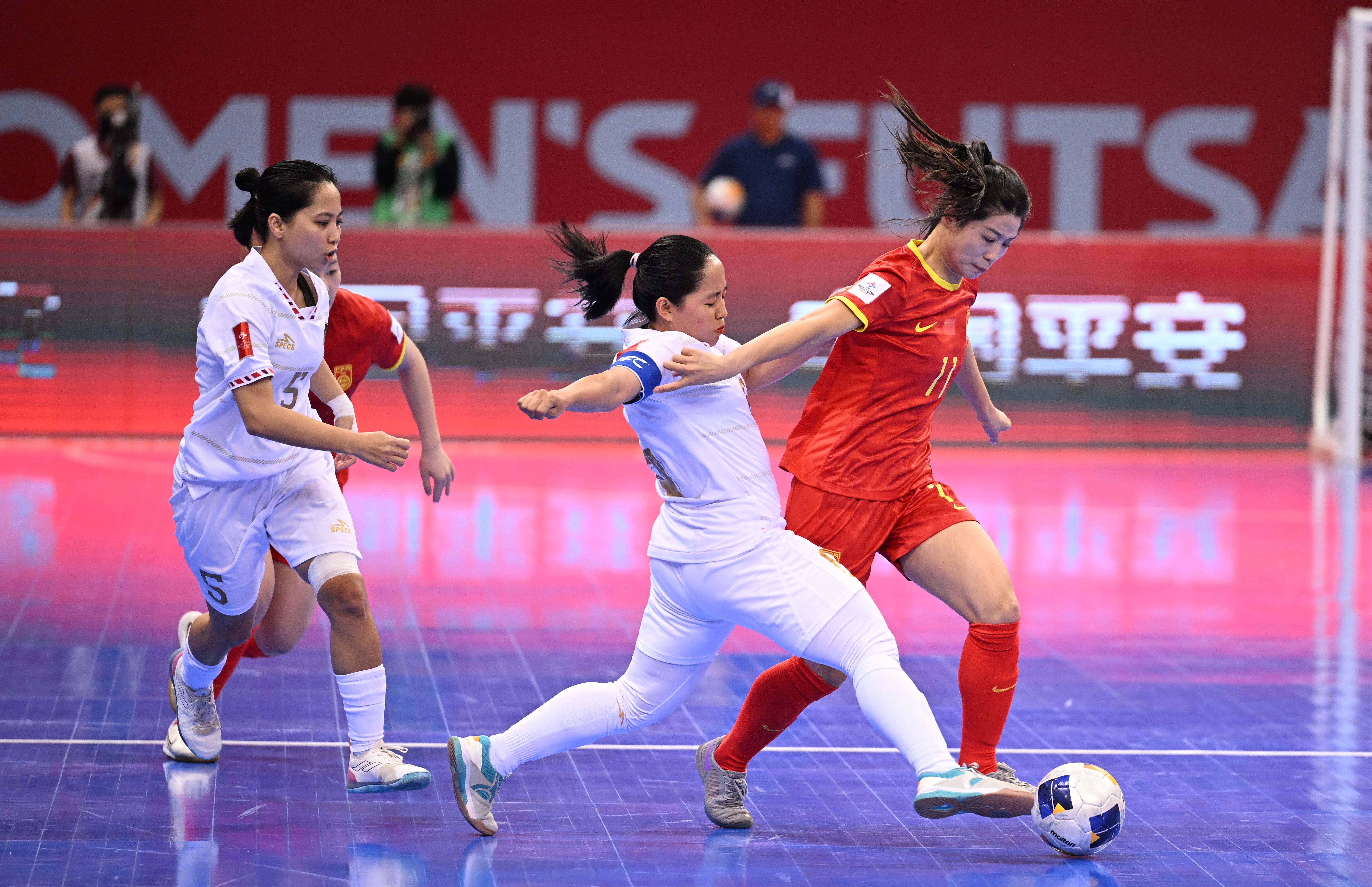 中国女子足球队比赛中,表现出色实现胜利 中国女子足球队比赛中,表现出色实现胜利