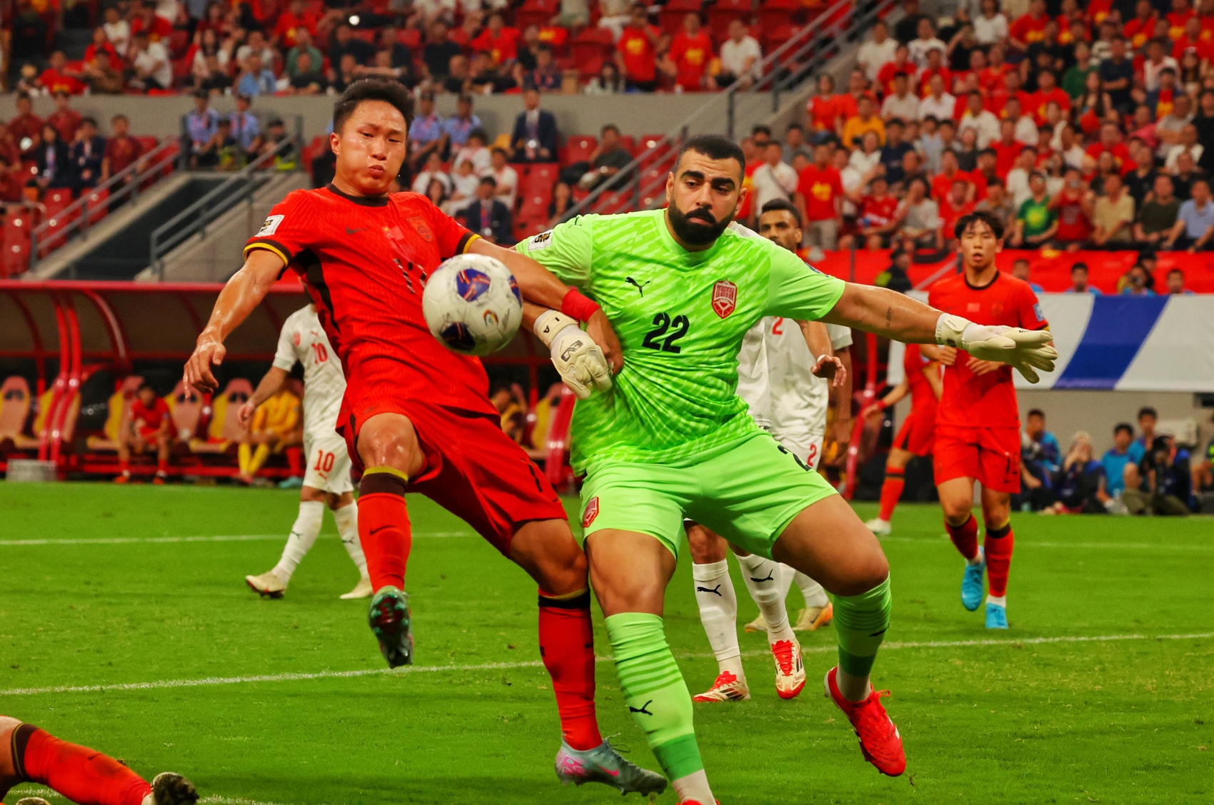 紧张足球比赛中球队表现出色，势如破竹的简单介绍