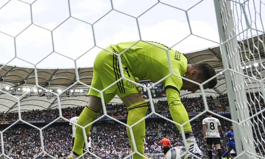 美国鏖战巴萨,特尔施特根一己之力扛起全队的简单介绍 美国鏖战巴萨,特尔施特根一己之力扛起全队的简单介绍