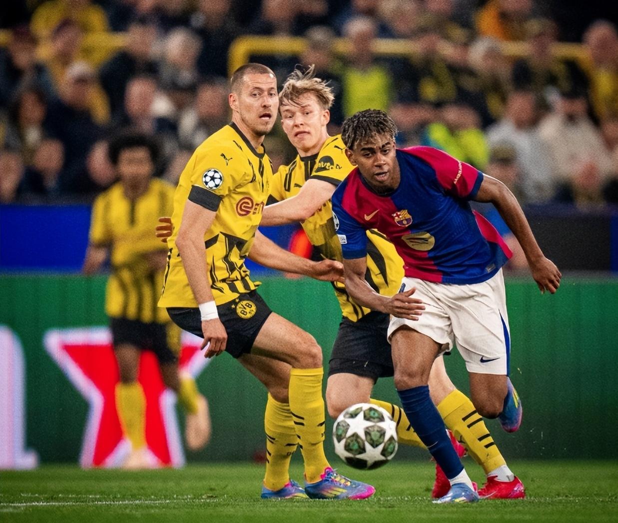 巴萨球员受伤下场,全队气氛紧张 巴萨球员受伤下场,全队气氛紧张