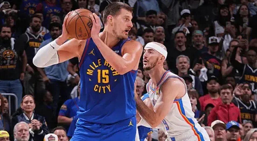 掘金力克尼克斯,贝弗利送出助攻 掘金力克尼克斯,贝弗利送出助攻