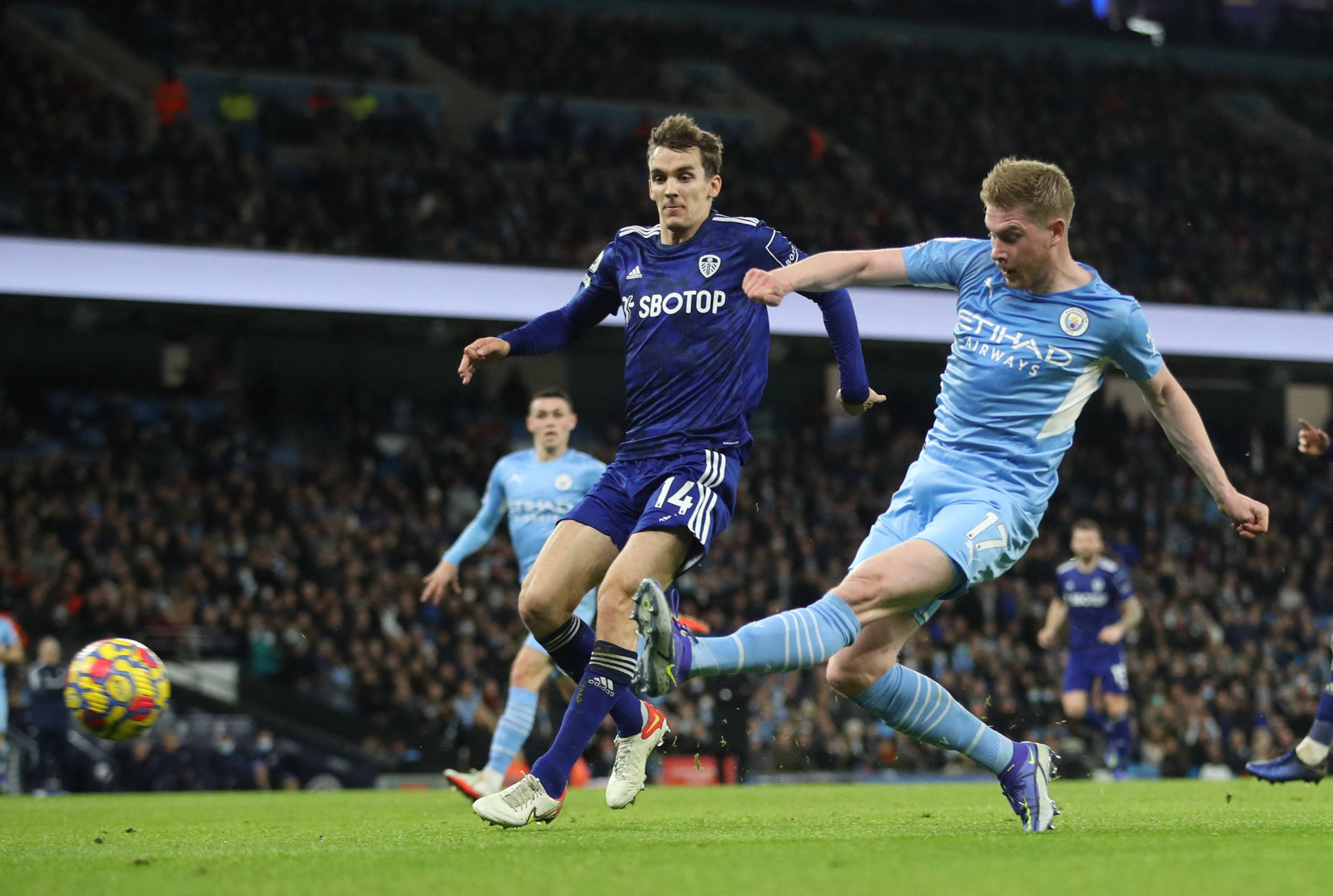 曼城进攻火力强劲，客场轻松赢下比赛的简单介绍