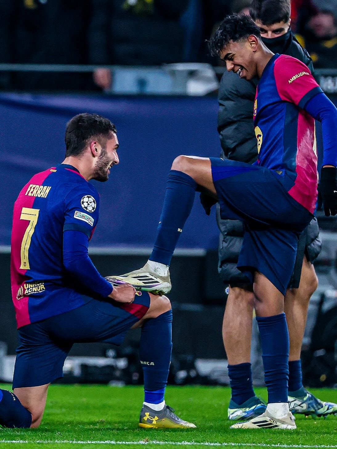 欧战中一位球员的惊人表现赢得掌声 欧战中一位球员的惊人表现赢得掌声