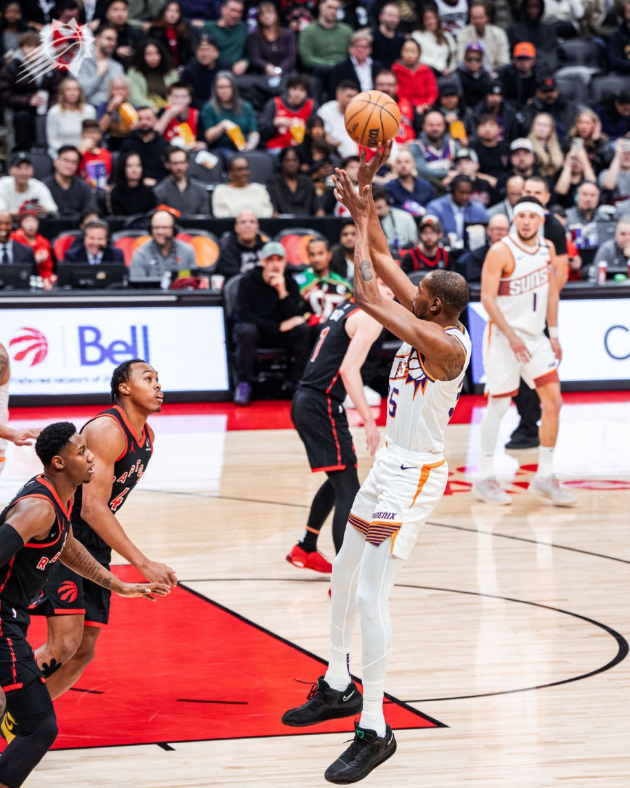 球队实力爆发,战胜强敌在竞技场上 球队实力爆发,战胜强敌在竞技场上