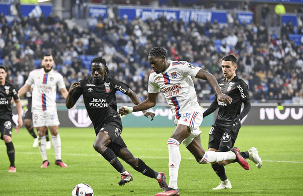 里昂战胜对手，稳居法甲第三位置的简单介绍