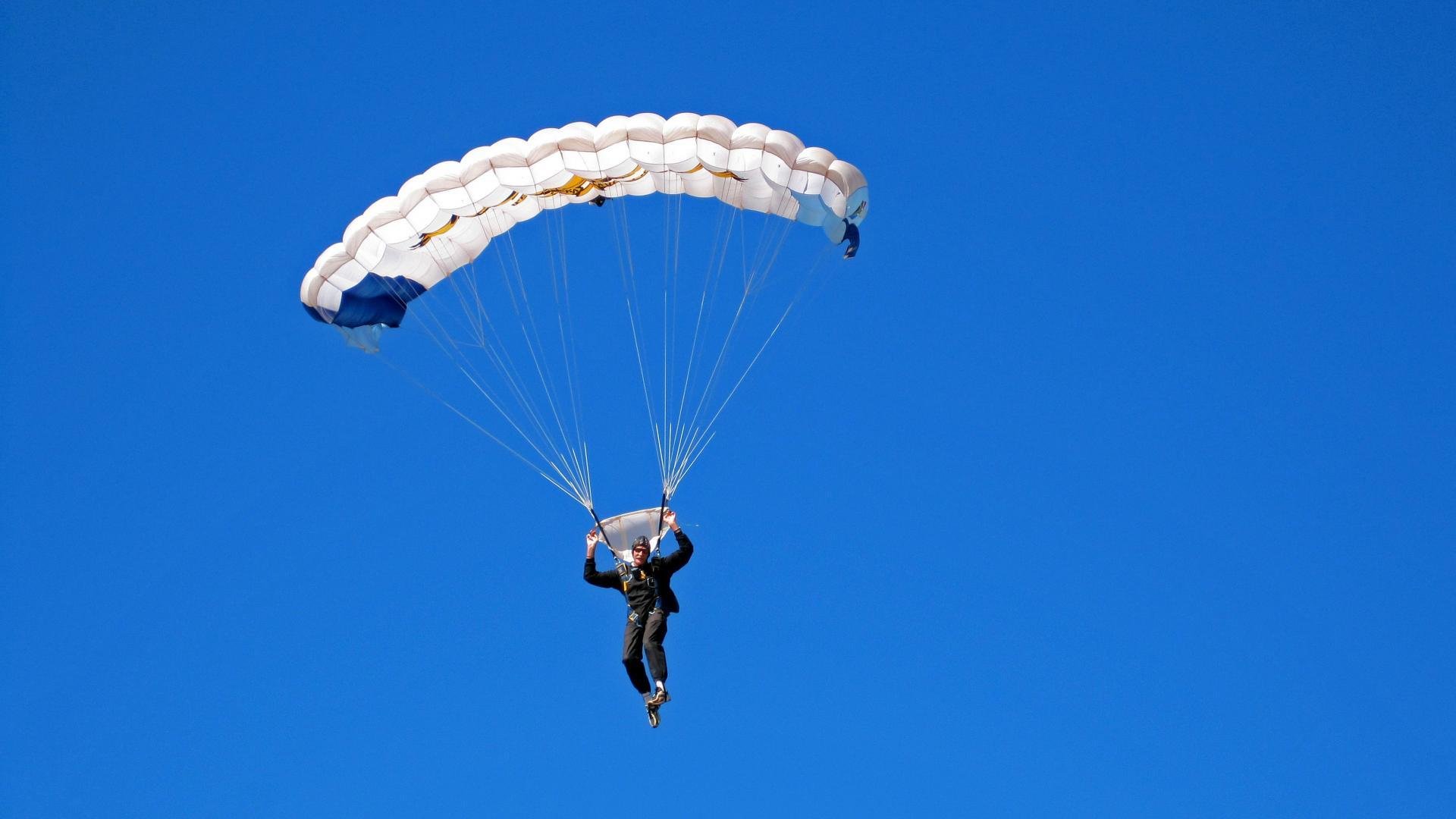 新星闪耀！杰伦·格林压制级发挥撕裂防线，雷霆式防守让深圳窒息